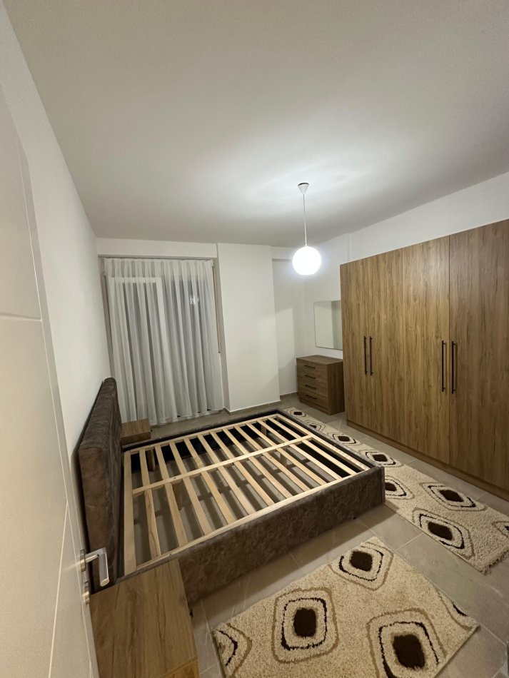 Tirane, jepet me qera apartament 1+1 Kati 7, 69 m² 400 € (astir)