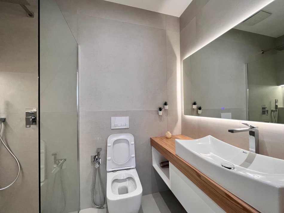 Tirane, jepet me qera apartament 2+1 Kati 7, 110 m² 1.000 € (Pazari i Ri)