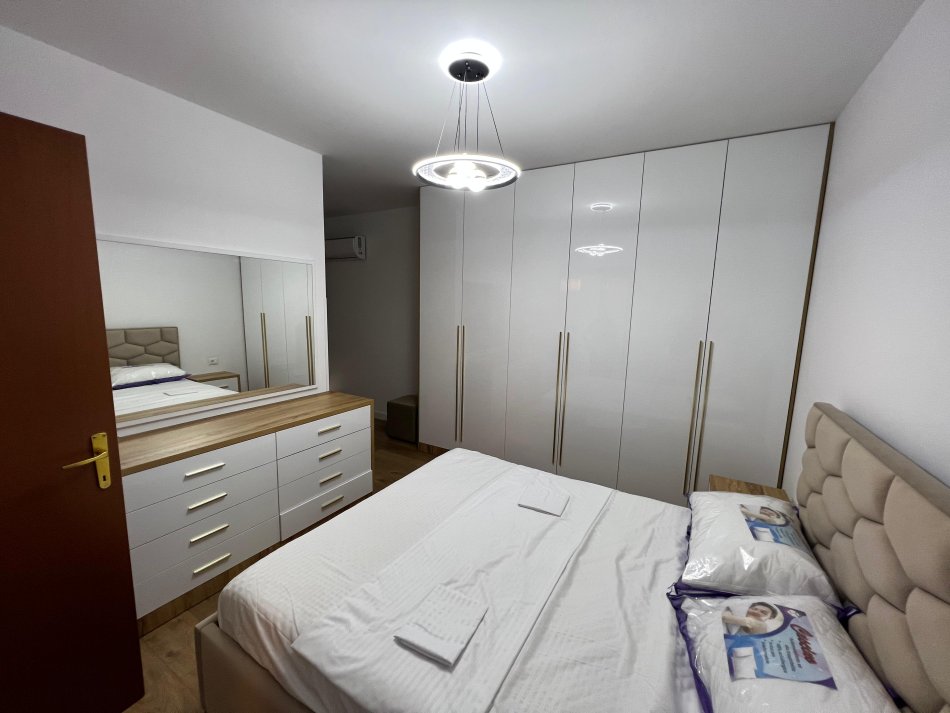 Tirane, jepet me qera apartament 2+1 Kati 6, 100 m² 800 € (rruga e kavajes)