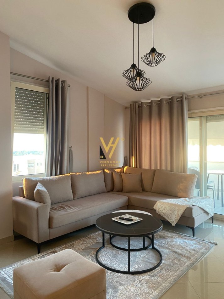 Tirane, jepet me qera apartament 2+1+Ballkon Kati 5, 210 m² 700 € (RRUGA PETI)