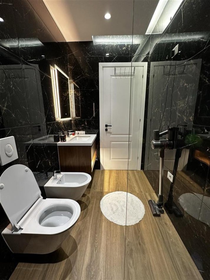 Tirane, shitet apartament 2+1 , 112 m² 252.900 € (rruga xhanfize keko)
