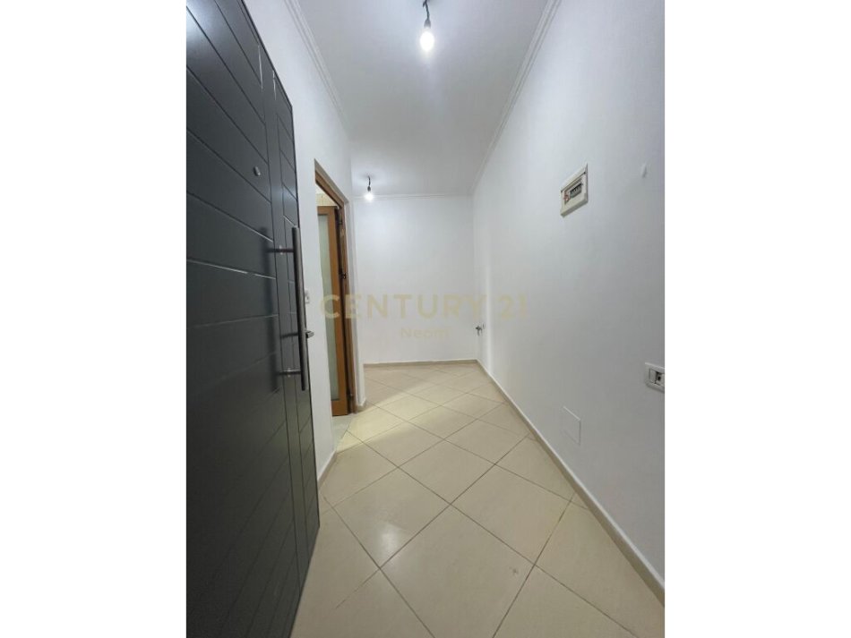 Tirane, shitet apartament 1+1+Ballkon Kati 2, 77 m² 96.000 € (OKAZION!! Cmim i arsyeshem (1250 euro/m²) ne Don Bosko, ne pallat te ri)