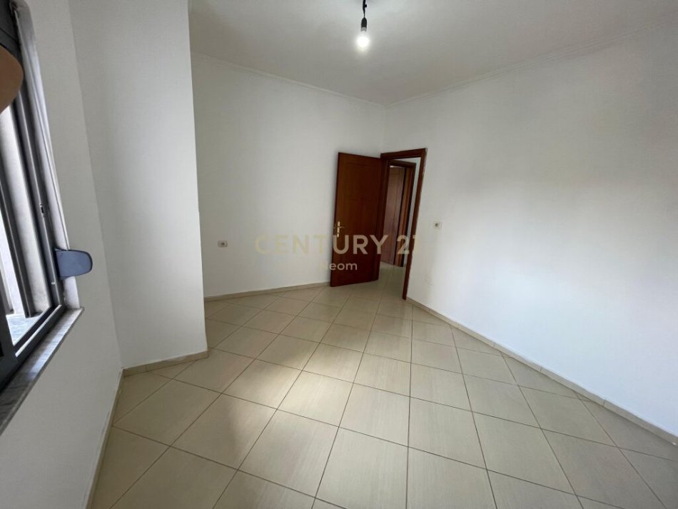 Tirane, shitet apartament 1+1+Ballkon Kati 2, 77 m² 96.000 € (OKAZION!! Cmim i arsyeshem (1250 euro/m²) ne Don Bosko, ne pallat te ri)