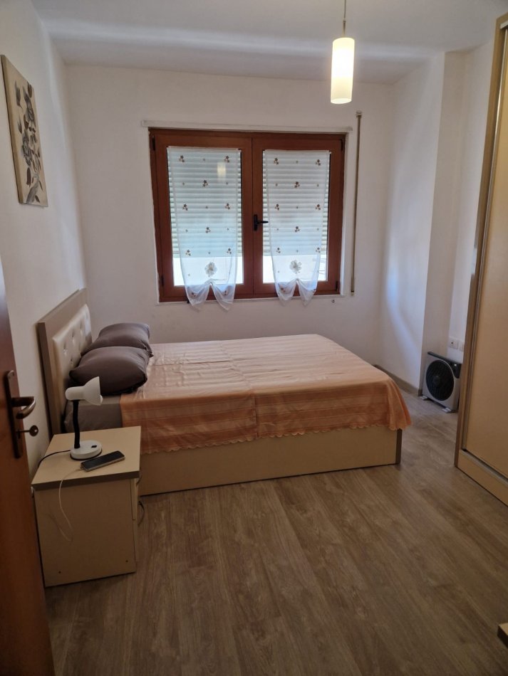 Tirane, jepet me qera apartament 2+1+2+Ballkon Kati 5, 92 m² 650 € (Rr. Islam Alla)