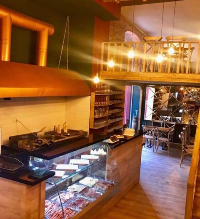 Tirane, shes lokal Kati 0, 110 m² 2.200 Euro
