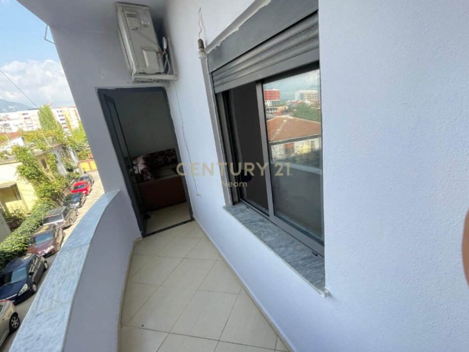 Tirane, shitet apartament 1+1+Ballkon Kati 2, 77 m² 96.000 € (OKAZION!! Cmim i arsyeshem (1250 euro/m²) ne Don Bosko, ne pallat te ri)