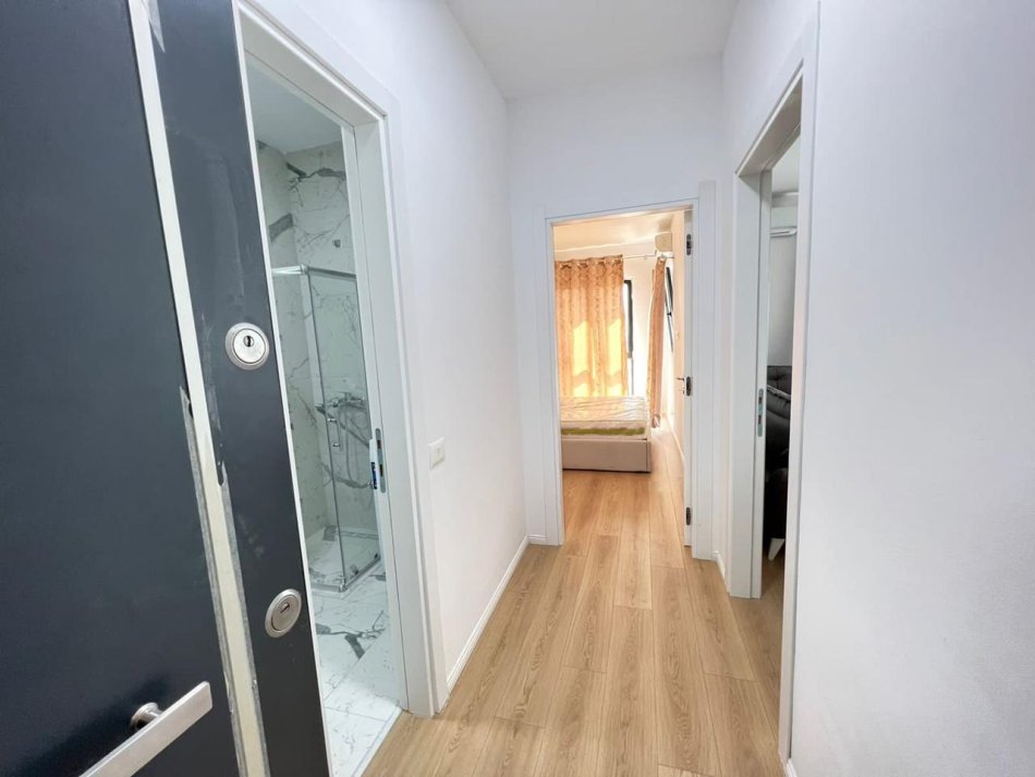 Tirane, jepet me qera apartament 1+1 Kati 10, 74 m² 600 € (farmacia 10, Arlis ndertim)