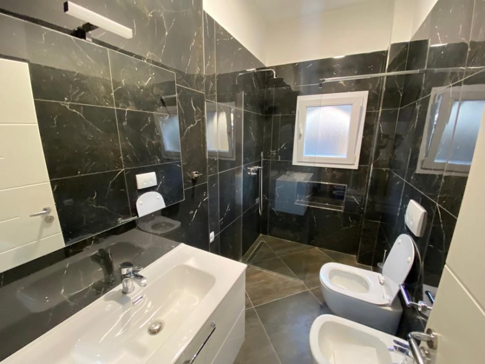 Tirane, jepet me qera apartament 2+1, Kati 4, 70 m² 600 € (Myslym Shyri)