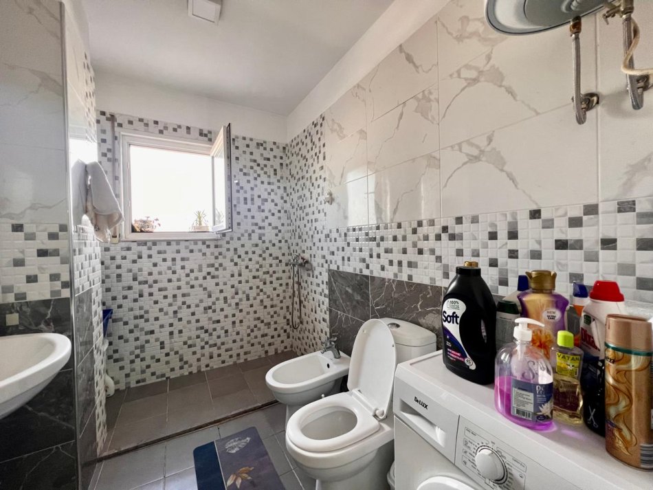 Tirane, shitet apartament 2+1+Ballkon Kati 6, 149 m² 150.000 € (Veli Dedi)