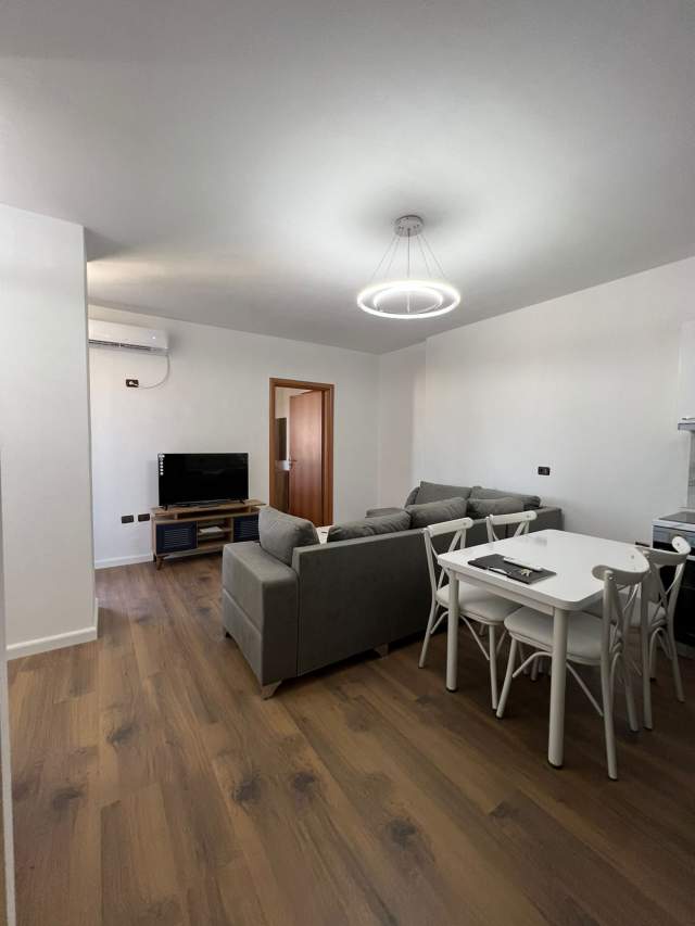 Tirane, jepet me qera apartament Kati 7, 65 m² 465 Euro (RRUGA E KAVAJES)