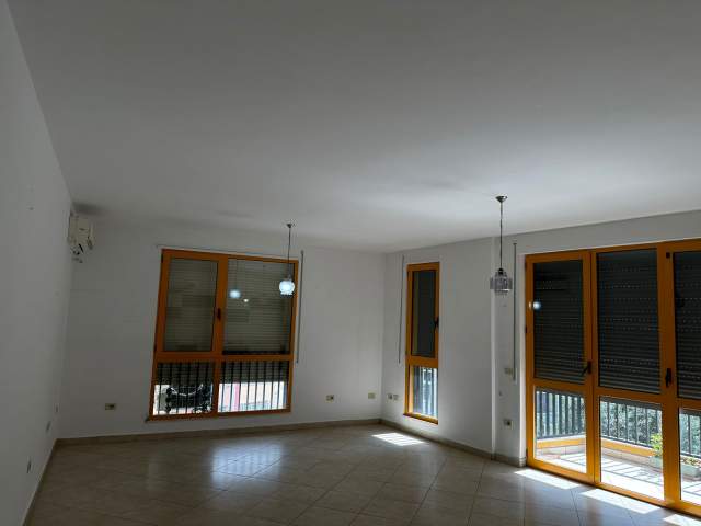 Tirane, shes apartament 2+1+A+BLK Kati 3, 122 m² 205.000 Euro (komuna e parisit)