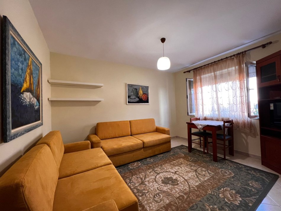 Tirane, jepet me qera apartament 1+1+Ballkon Kati 2, 53 m² 450 € (Brryli)