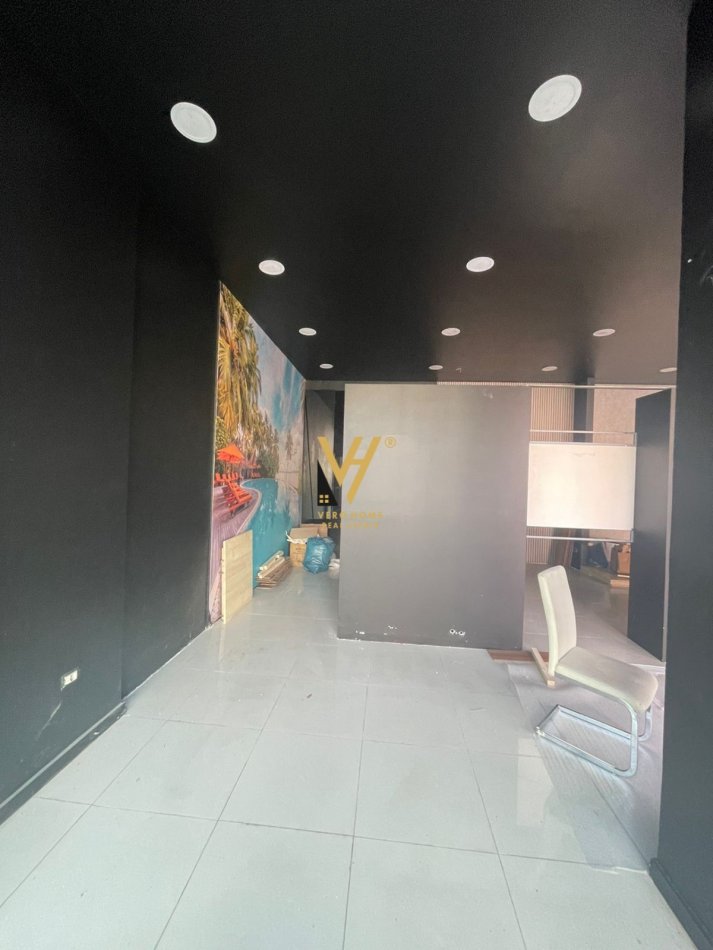 Tirane, jepet me qera dyqan Kati 0, 50 m² 600 € (SELITE)