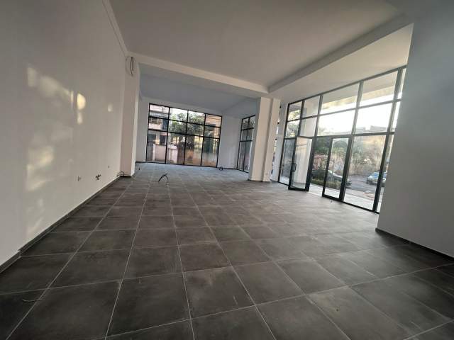 Tirane, jepet me qera ambjent biznesi Kati 0, 210 m² 10 Euro/m2 prane Viles Gold