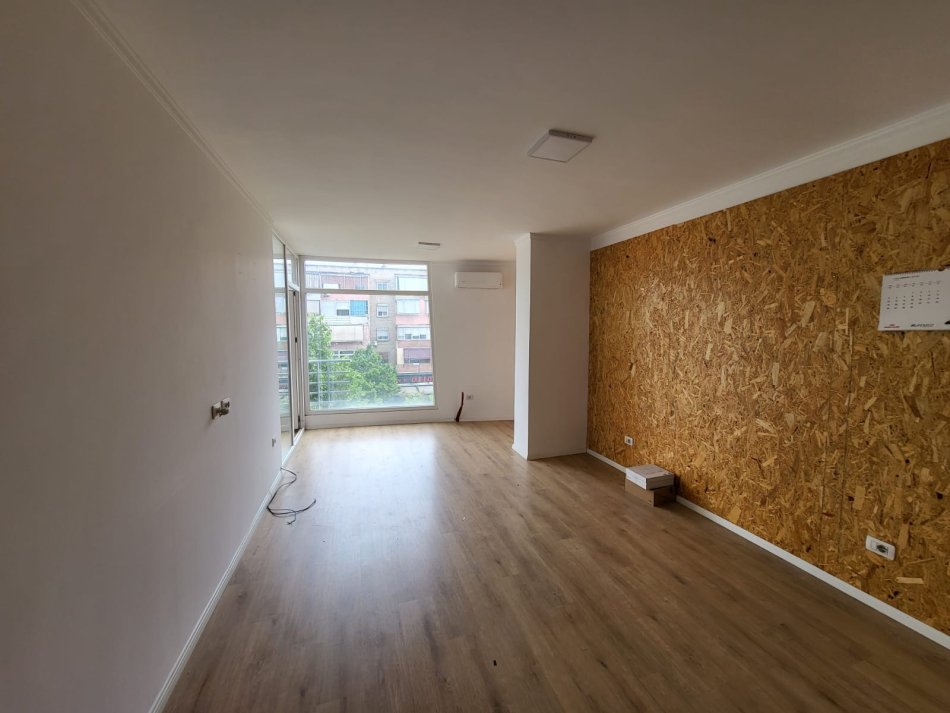 Tirane, jepet me qera zyre , Kati 2, 100 m² 600 € (Muhamet gjollesha)