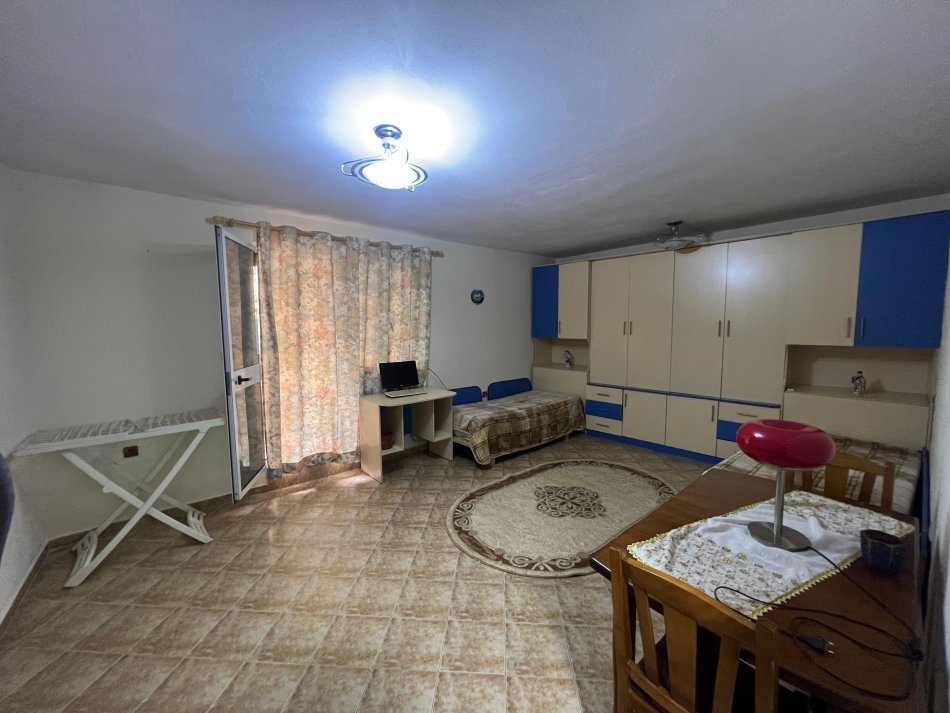 Tirane, jepet me qera apartament duplex 3+1 Kati 2, 130 m² 550 € (Rruga ali demi)