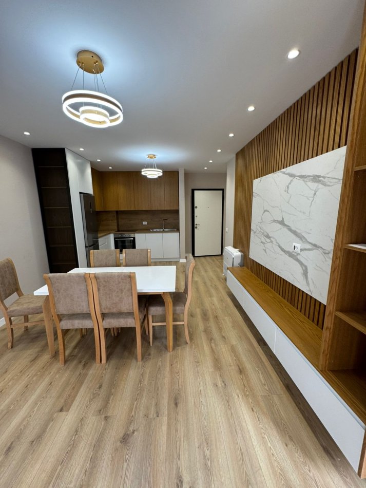 Shqiperi, shitet apartament 2+1+Ballkon Kati 2, 100 m² 160.000 € (Univers City Pamje Parku Plotesisht I Mobiluar + Post Parkimi)
