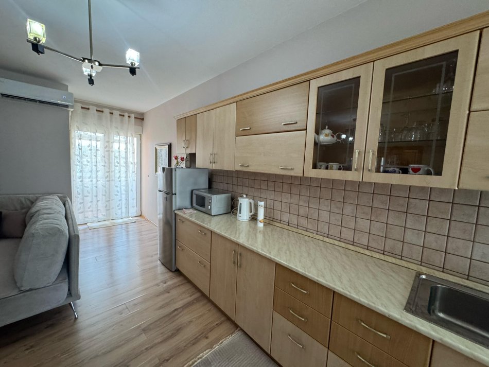 Tirane, jepet me qera apartament 1+1 Kati 10, 70 m² 600 € (rruga e elbasanit)