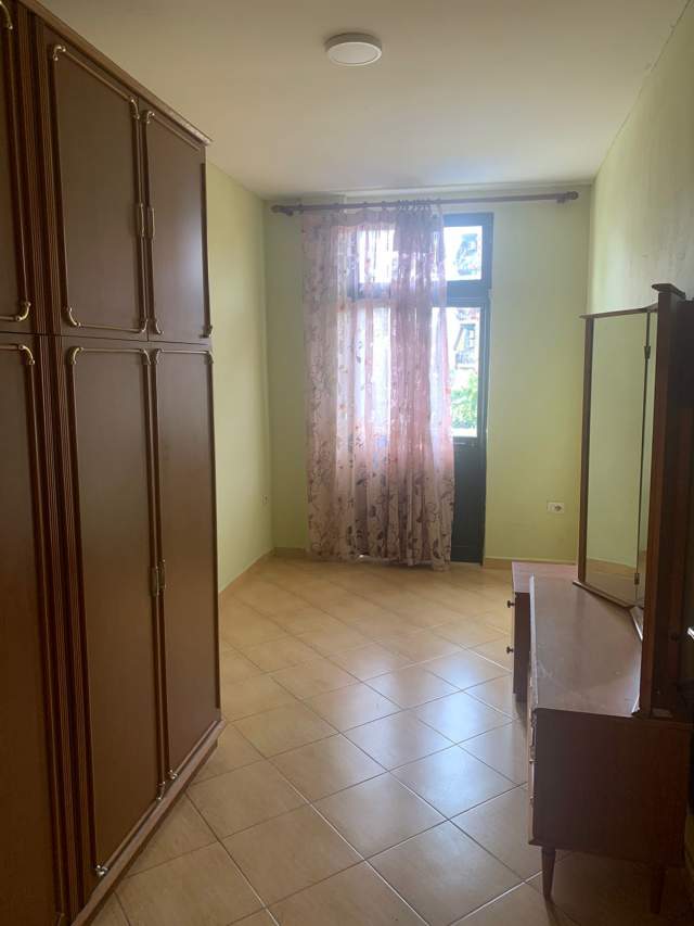 Tirane, jepet me qera Vile 3+1+BLK Kati 3, 100 m² 450 Euro (tek Fusha e Tenisit)