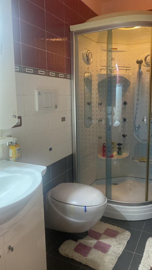 Tirane, jepet me qera apartament 3+1 Kati 4, 80 m² 600 € (Mine Peza)