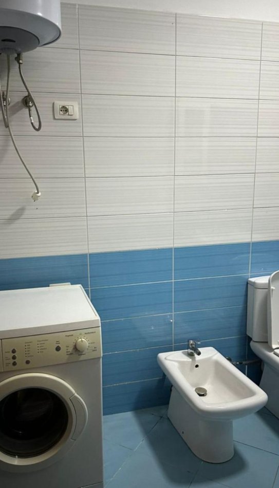 Tirane, jepet me qera apartament 1+1 Kati 1, 71 m² 300 € (Fresk)