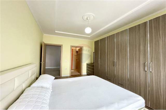 Tirane, jepet me qera apartament 2+1+BLK Kati 3, 115 m² 700 Euro (Rruga e Kavajes)
