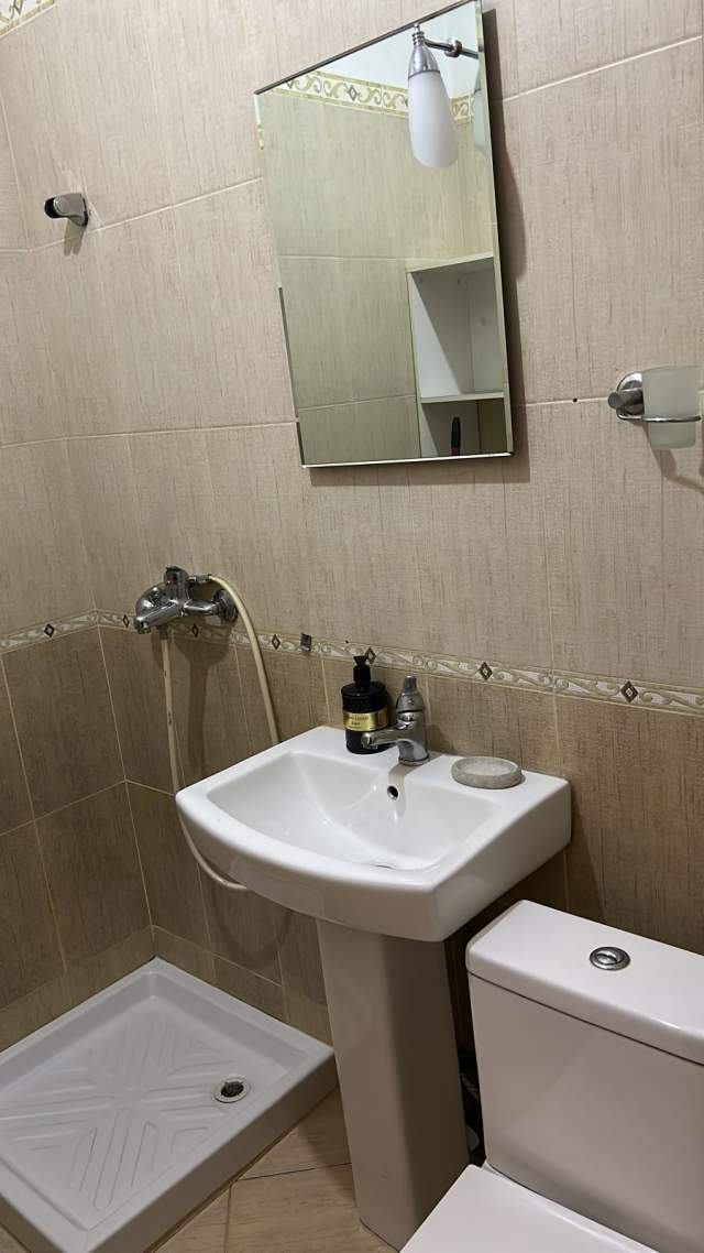 Tirane, jepet me qera apartament 1+1+BLK Kati 4, 62 m² 45.000 Leke (rruga Shkelqim Fusha)