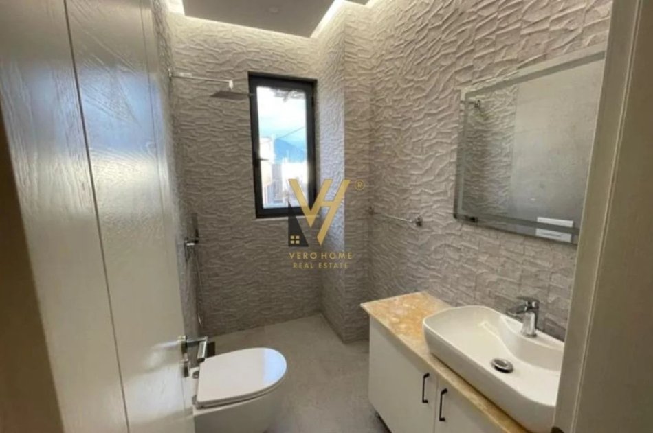Tirane, jepet me qera apartament 3+1+Ballkon Kati 10, 145 m² 1.200 € (RRUGA E KOSOVAREVE)