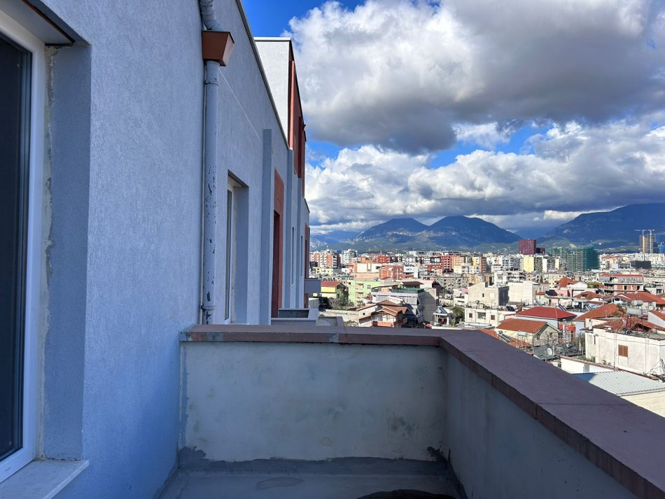 Shitet Apartament 2+1 ne Selitë, Rruga "David Selenica", tek xhamia e Selites