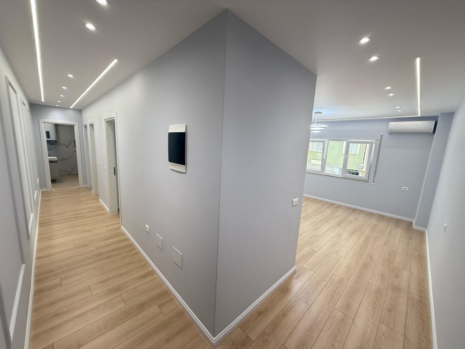 Tirane, shitet apartament 2+1 Kati 2, 93 m² 260.000 € (rruga him kolli)