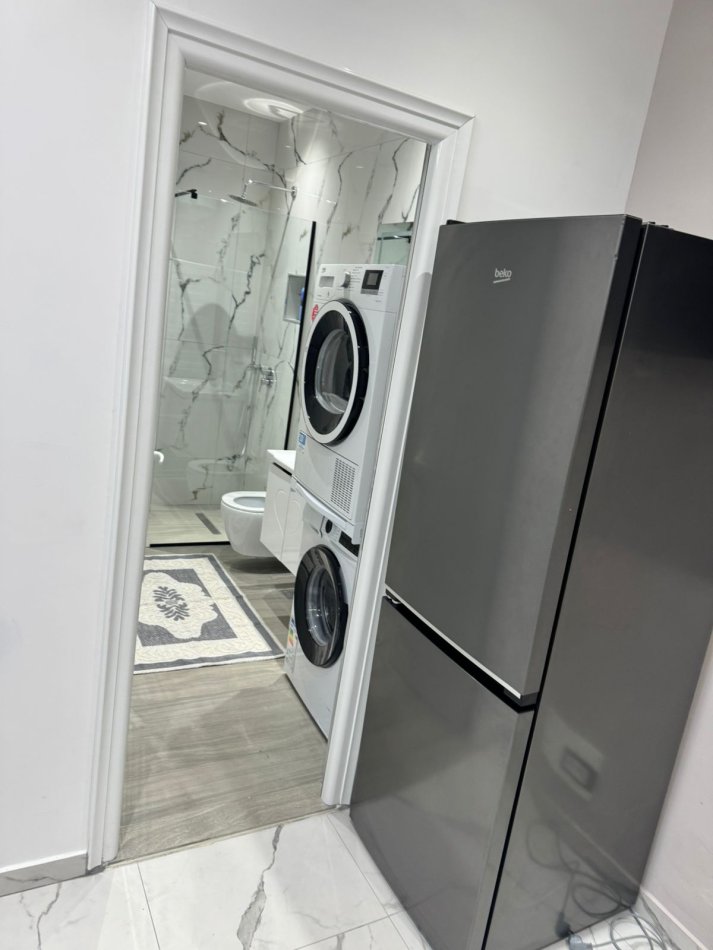 Tirane, jepet me qera apartament 1+1 Kati 1, 65 m² 450 € (5 Maji, prane Concord Center.)
