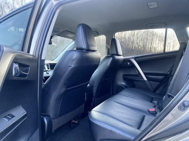 Tirane, shes makine Toyota Rav4 Viti 2014,