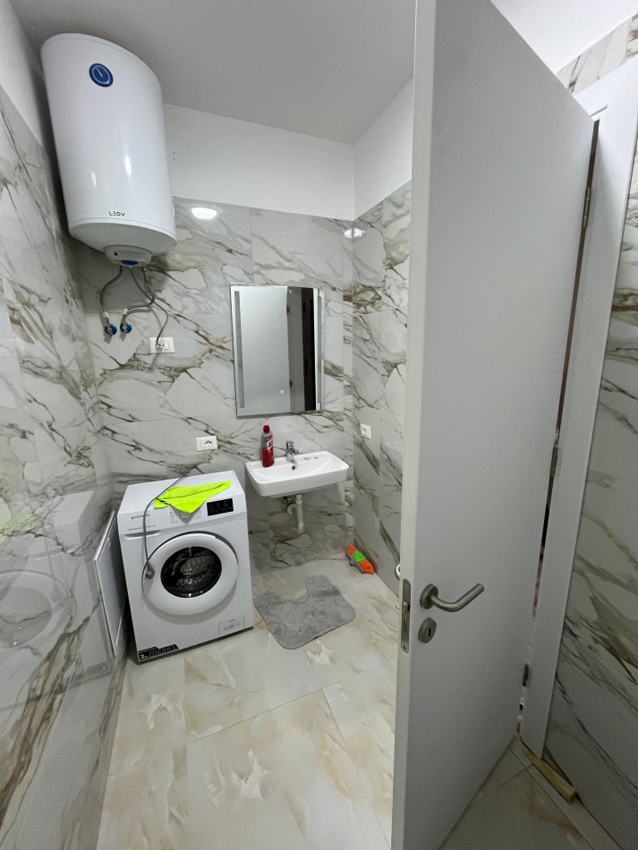 Tirane, jepet me qera apartament 1+1 Pallat 2025, Kati 2, 450 € (Yzberisht Nela 6)