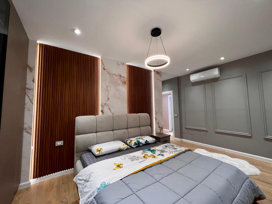 Tirane, jepet me qera apartament 2+1+Ballkon Kati 2, 116 m² 950 € (Liqeni i Farkës)