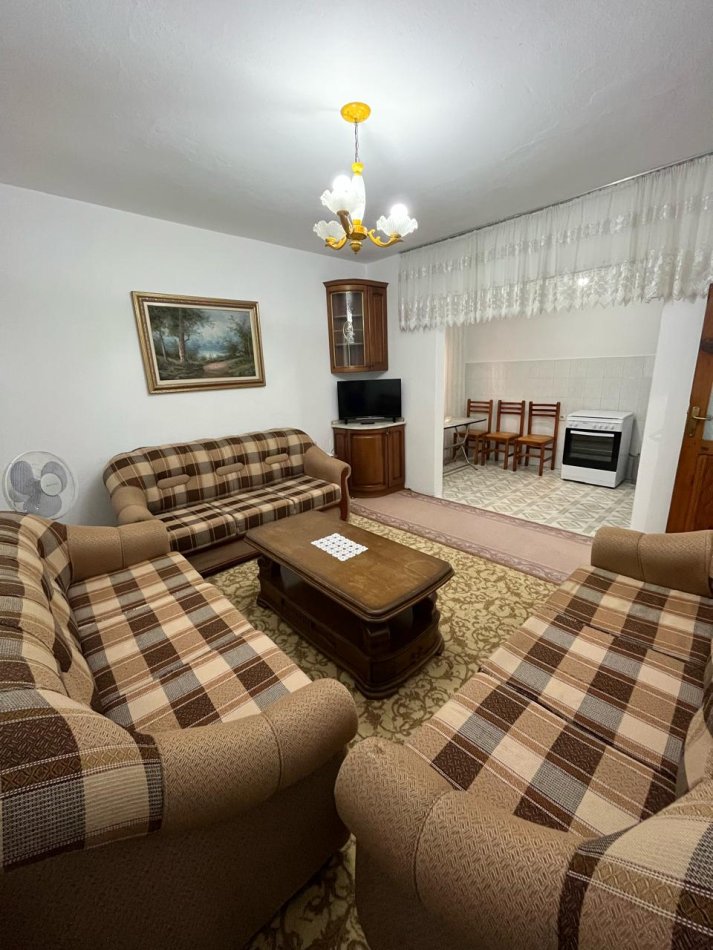 Tirane, jepet me qera apartament 2+1 Kati 1, 110 m² 500 € (QSUT)