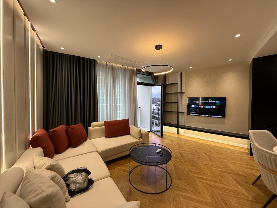 Tirane, jepet me qera apartament 1+1+Ballkon Kati 5, 72 m² 1.500 € (Liqeni Tiranes)