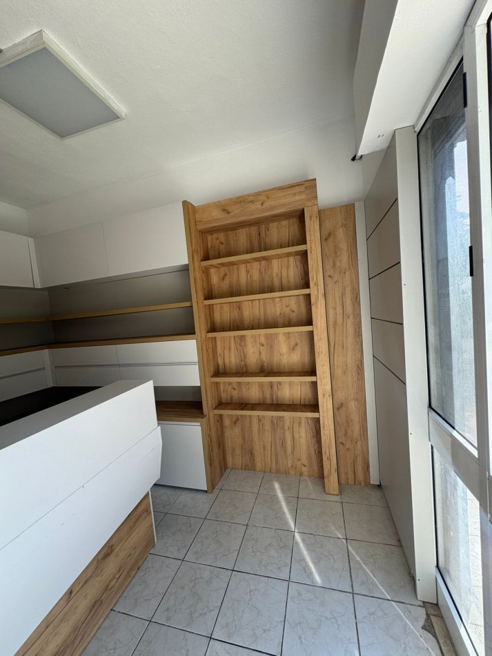 Tirane, jepet me qera ambjent biznesi Kati 1, 40 m² 500 € (QSUT)