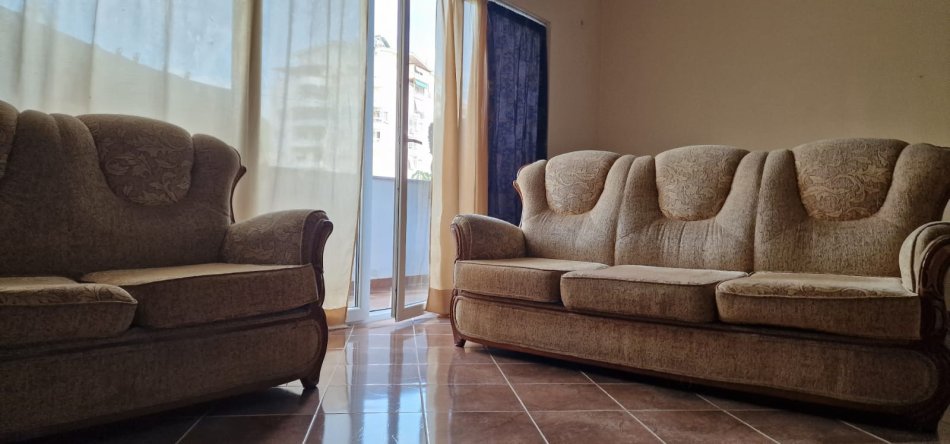 Tirane, jepet me qera apartament 1+1 Kati 2, 74 m² 350 € (Vilat Gjermane)