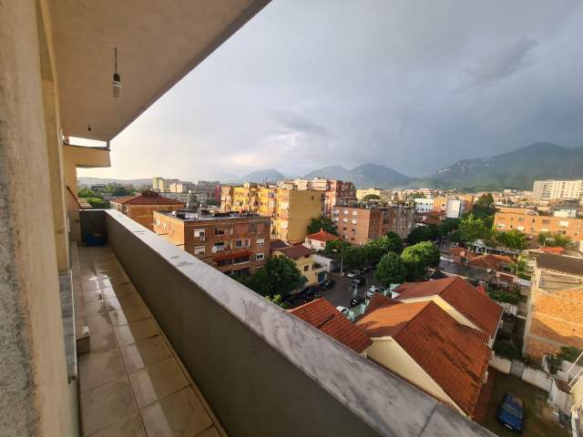 Tirane, jepet me qera apartament 1+1+BLK Kati 6, 86 m² 400 Euro (Rruga Kongresi i Manastirit)