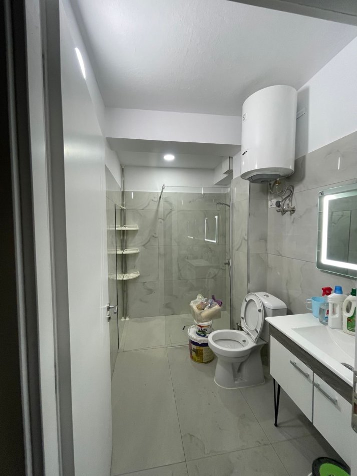 Tirane, jepet me qera apartament 2+1+Ballkon Kati 1, 85 m² 700 € (Zogu i Zi)