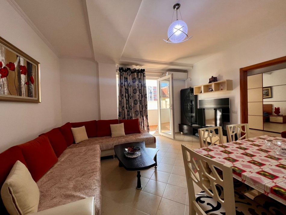 Tirane, jepet me qera apartament 2+1+Ballkon Kati 1, 113 m² 550 € (ali dem)