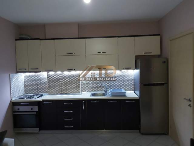 Tirane, jepet me qera apartament 2+1+BLK Kati 7, 75 m² 360 Euro (Rruga Tom Lezha)