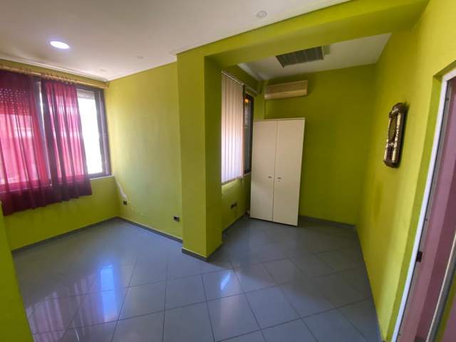 Tirane, shitet apartament 3+1+BLK Kati 2, 157 m² 210.000 Euro (Rruga Taulantia)