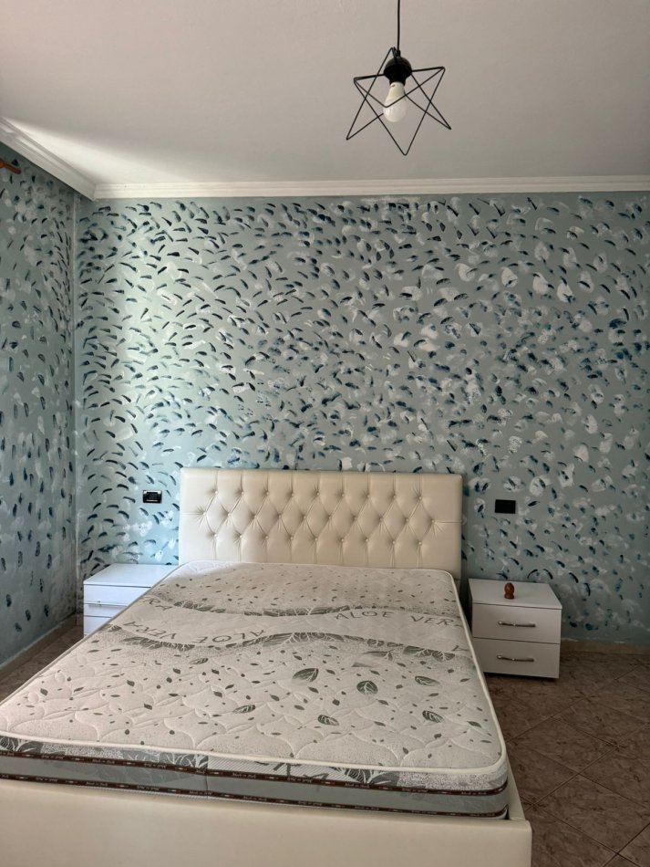 Tirane, jepet me qera apartament 2+1+Ballkon Kati 2, 90 m² 500 € (Selvia , prane viles gold)