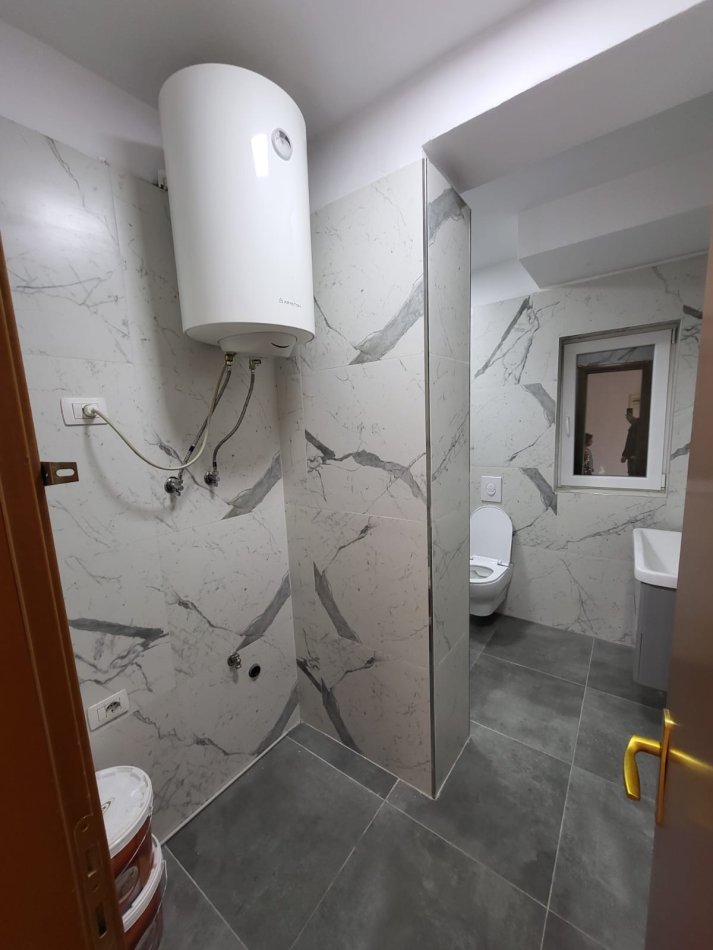 Tirane, jepet me qera zyre , Kati 2, 100 m² 600 € (Muhamet gjollesha)