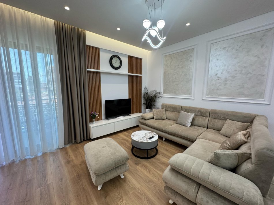 Tirane, jepet me qera apartament Kati 3, 70 m² 600 € (ish fusha e aviacionit)