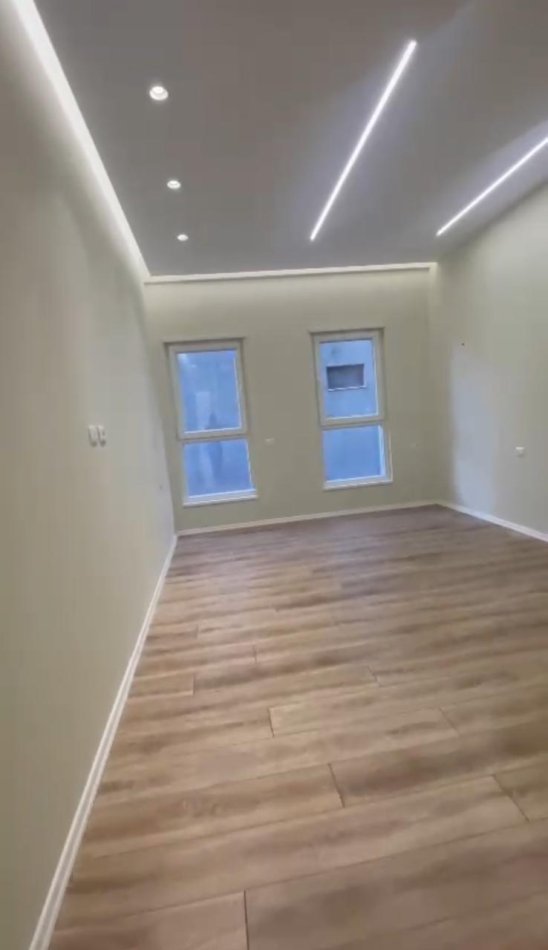 Tirane, jepet me qera ambjent biznesi Kati 1, 112 m² 800 € (Brryli)