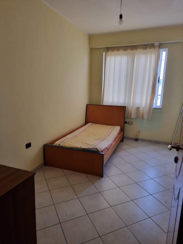 Tirane, jepet me qera apartament 3+1+BLK Kati 6, 128 m² 38.000 Leke (Rruga Astrit Losha)