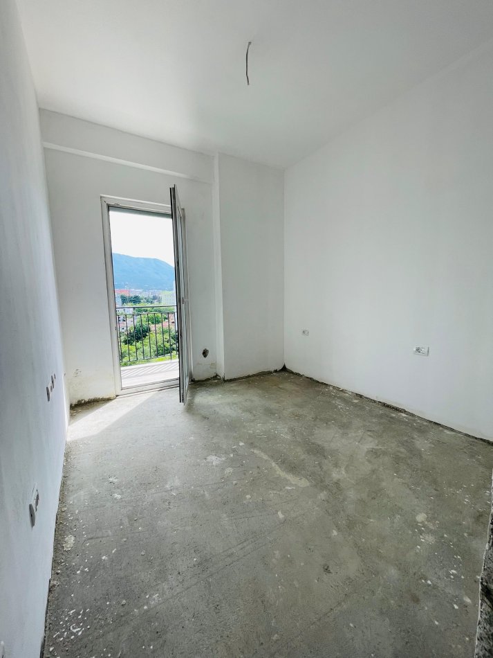 Tirane, shes apartament 2+1+Ballkon, Kati 10, 96 m² 155,000 € (Rruga 5 Maji)