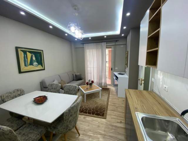 Tirane, jepet me qera apartament 1+1+BLK Kati 9, 76 m² 550 Euro (Selvia)